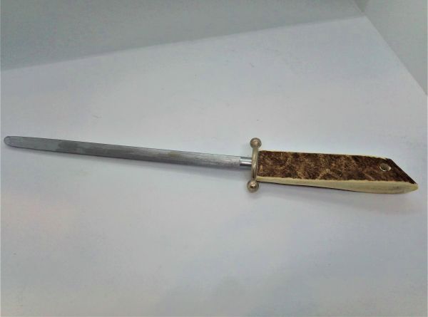 Wetzstahl mit Horngriff